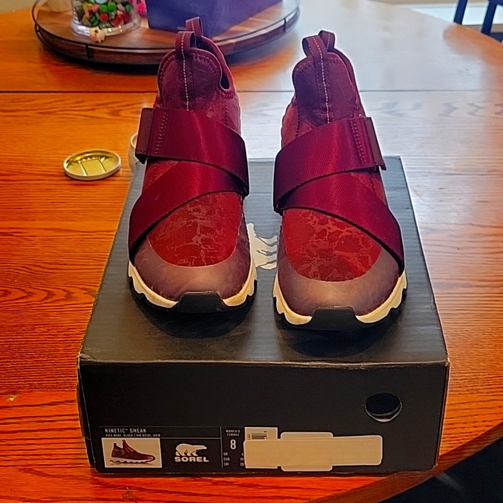 Sorel kinectic sneaker